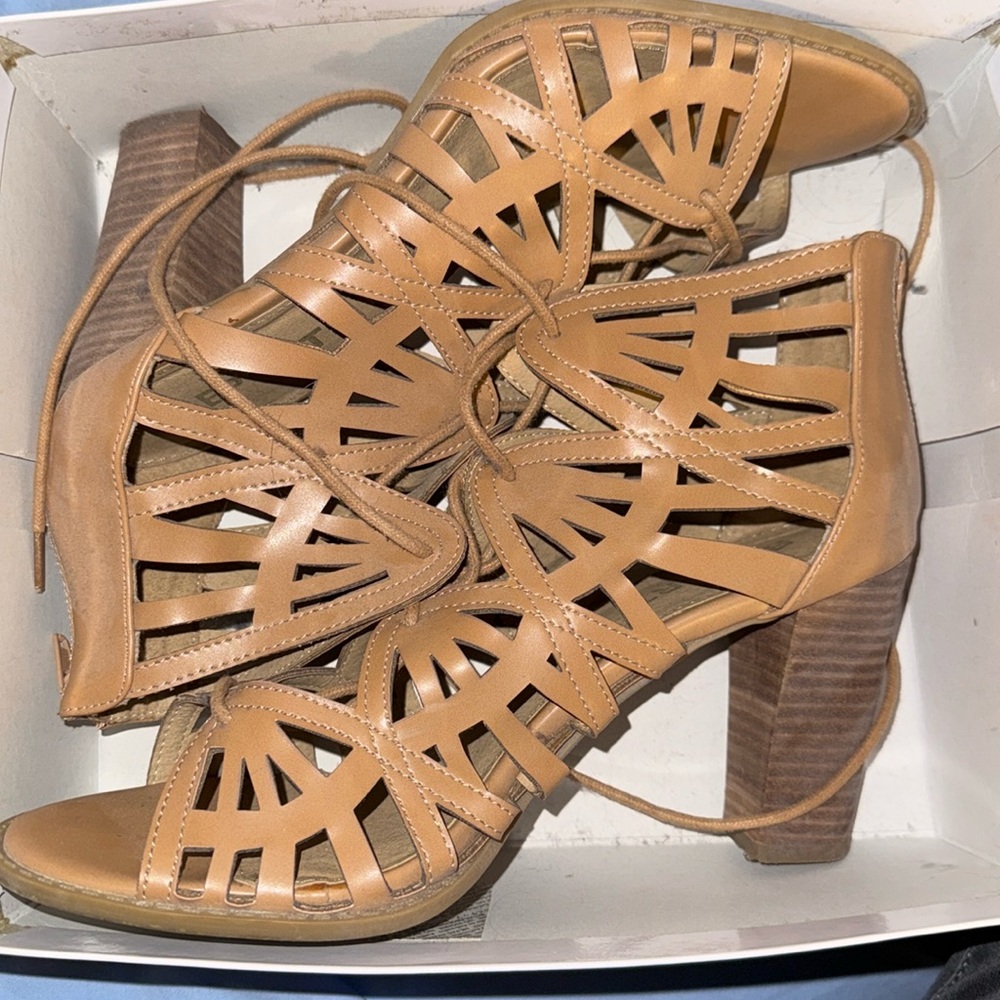 Report women heels size 9.5